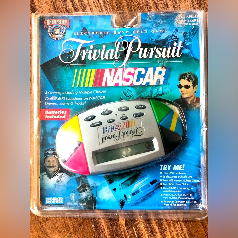 new 1998 Nascar trivial pursuit handheld game